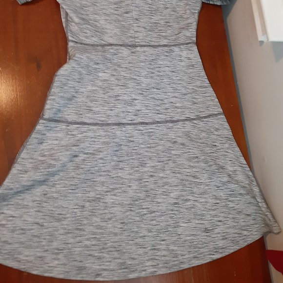 NWOT Athleta En Route Gray Exposed Seaming Fit & Flare Short Sleeve Midi - Picture 6 of 13
